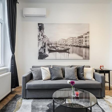Bpr Sirius Suite With A/C Budapeste Exterior foto